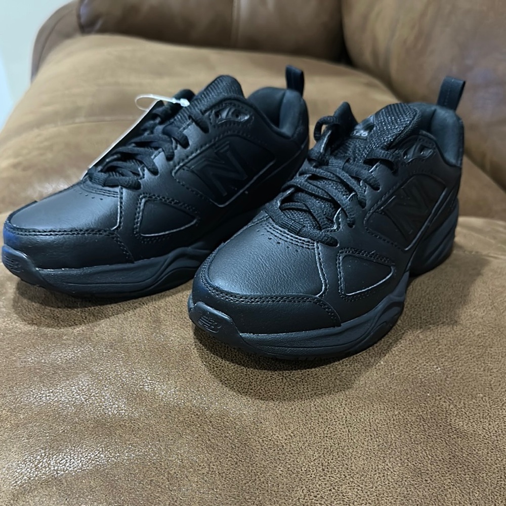 New Balance Women’s Black sneakers size 7. New with tags.
